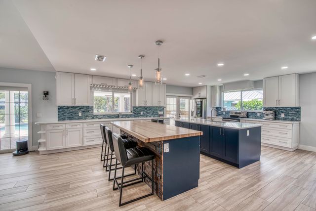 6062 Woodlake Road, Jupiter, FL 33458