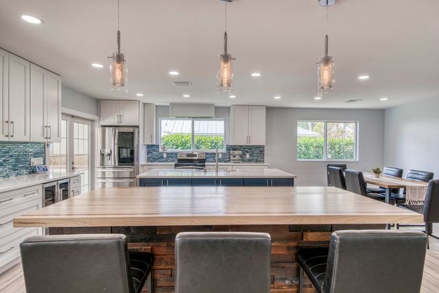 6062 Woodlake Road, Jupiter, FL 33458