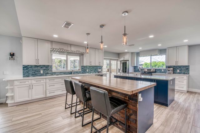 6062 Woodlake Road, Jupiter, FL 33458