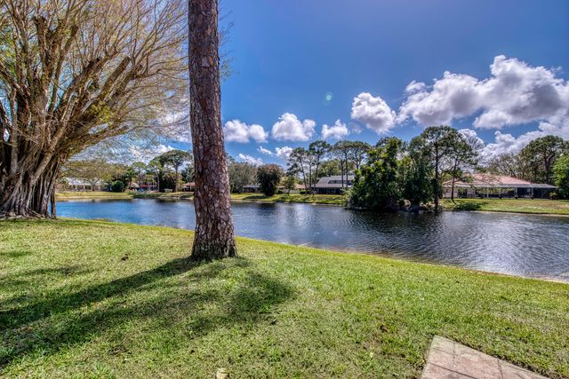 6062 Woodlake Road, Jupiter, FL 33458