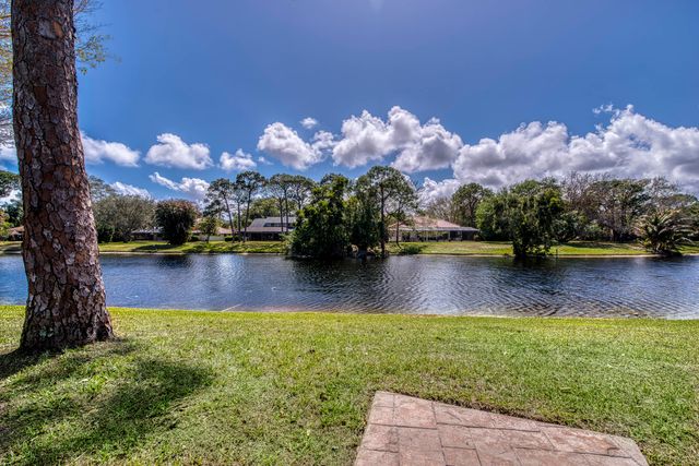 6062 Woodlake Road, Jupiter, FL 33458