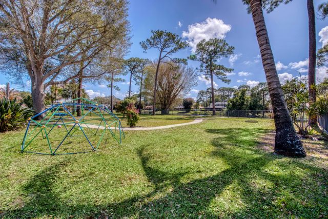 6062 Woodlake Road, Jupiter, FL 33458