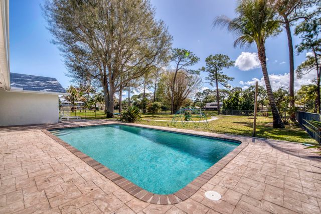 6062 Woodlake Road, Jupiter, FL 33458