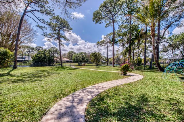 6062 Woodlake Road, Jupiter, FL 33458