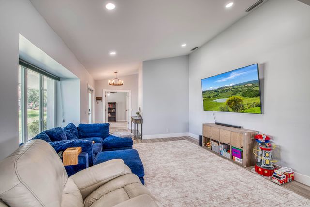 6062 Woodlake Road, Jupiter, FL 33458