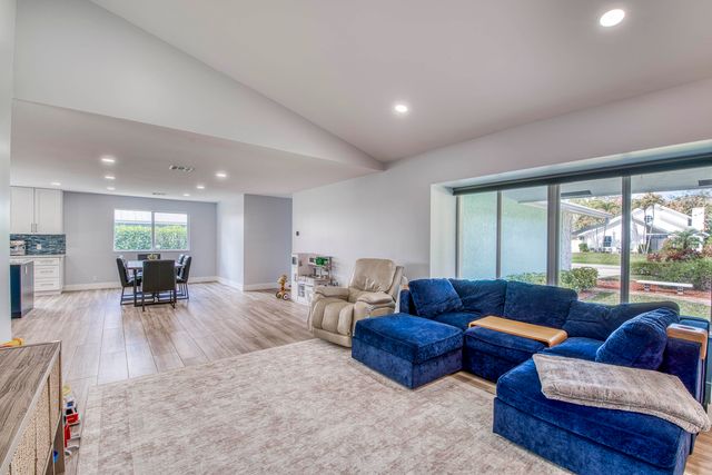 6062 Woodlake Road, Jupiter, FL 33458