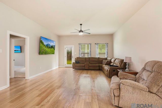 14021 Rosewell St, Denham Springs, LA 70726