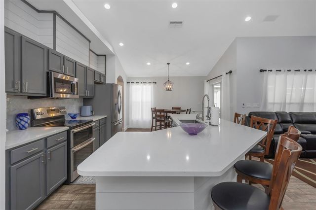 18836 MAISONS DRIVE, Lutz, FL 33558