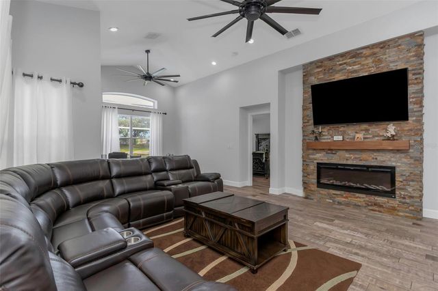 18836 MAISONS DRIVE, Lutz, FL 33558