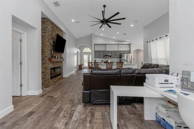 18836 MAISONS DRIVE, Lutz, FL 33558