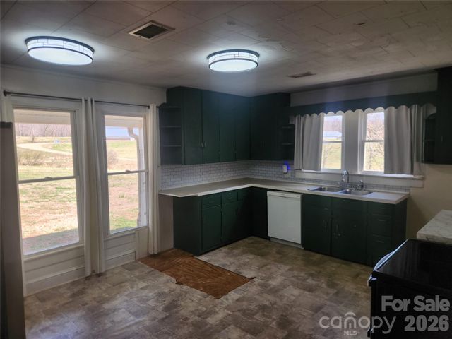 363 Center Church Road, Hiddenite, NC 28636