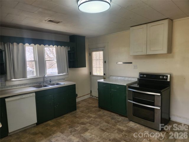 363 Center Church Road, Hiddenite, NC 28636