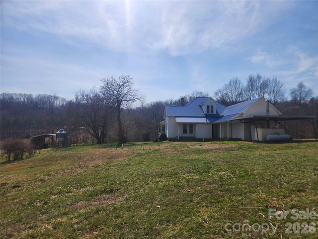 363 Center Church Road, Hiddenite, NC 28636