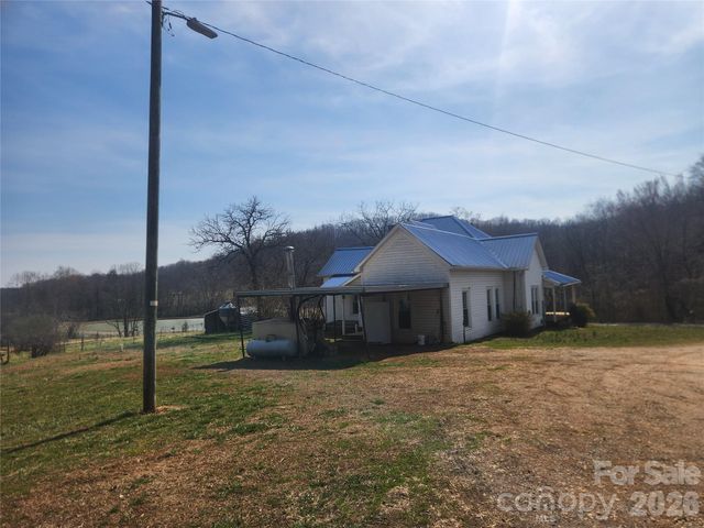 363 Center Church Road, Hiddenite, NC 28636