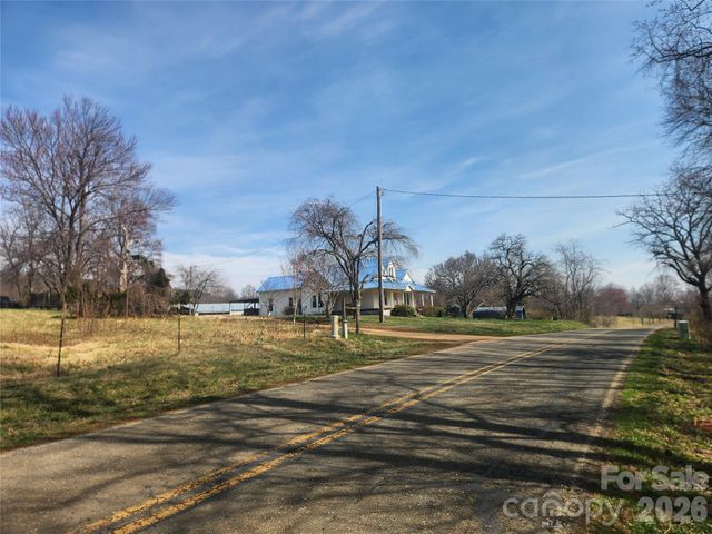 363 Center Church Road, Hiddenite, NC 28636