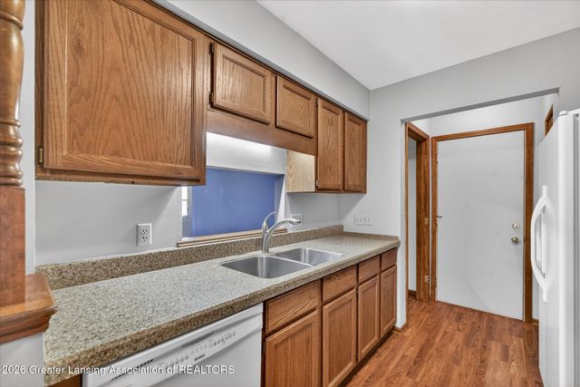 7225 Creekside Drive 37, Lansing, MI 48917