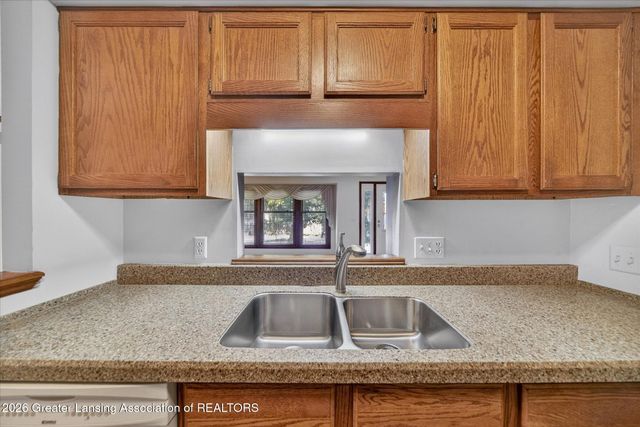 7225 Creekside Drive 37, Lansing, MI 48917