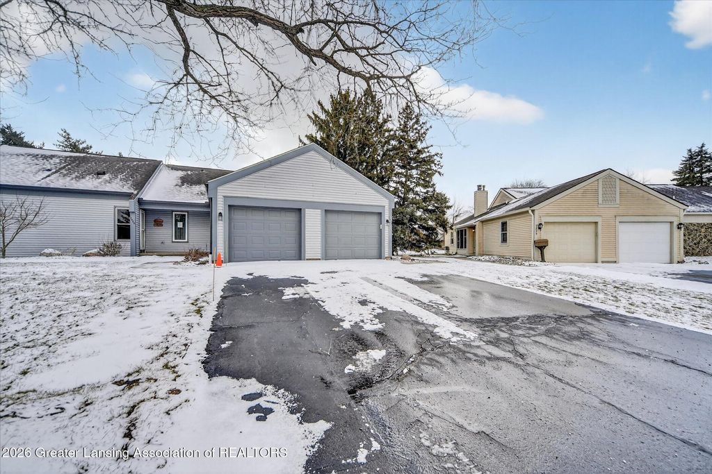 7225 Creekside Drive 37, Lansing, MI 48917