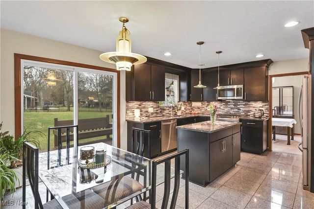 4397 Prestwick Crossing, Westlake, OH 44145