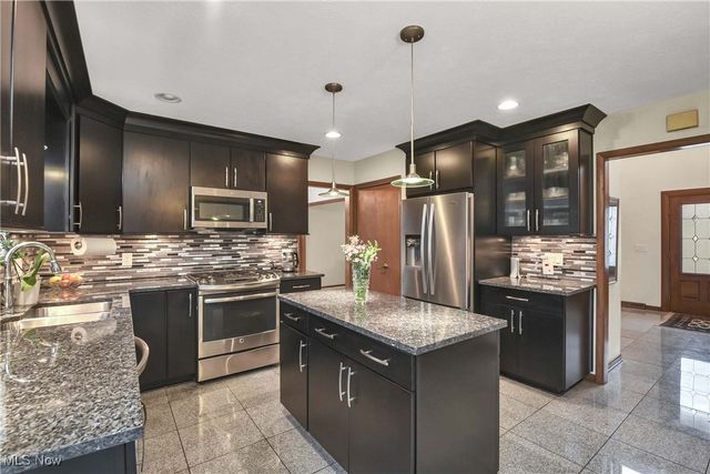 4397 Prestwick Crossing, Westlake, OH 44145