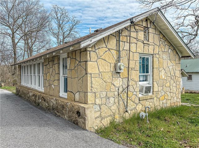 401 N College Street, Yellville, AR 72687