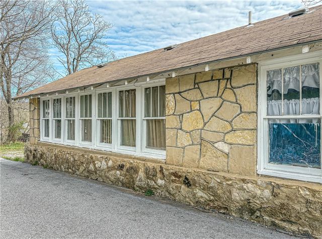 401 N College Street, Yellville, AR 72687