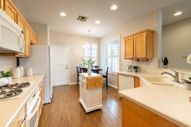 679 Wagon Wheel Ln, Lincoln, CA 95648