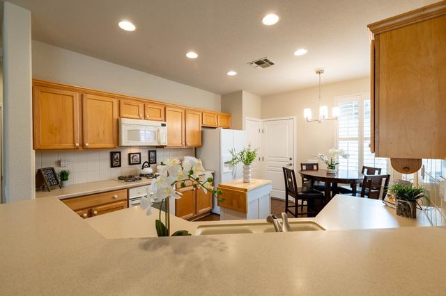 679 Wagon Wheel Ln, Lincoln, CA 95648