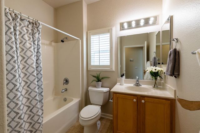 679 Wagon Wheel Ln, Lincoln, CA 95648