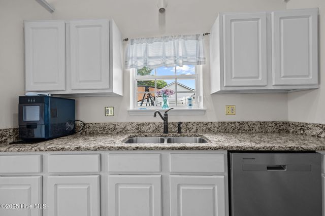 2948 Flintridge Drive, Greenville, NC 27834