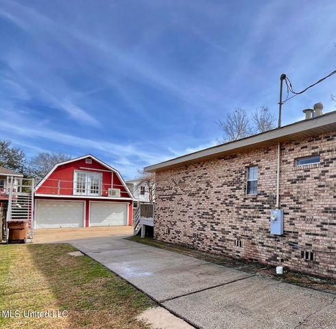 172 Claiborne Street, Biloxi, MS 39530