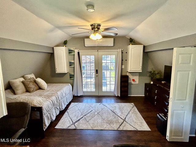 172 Claiborne Street, Biloxi, MS 39530