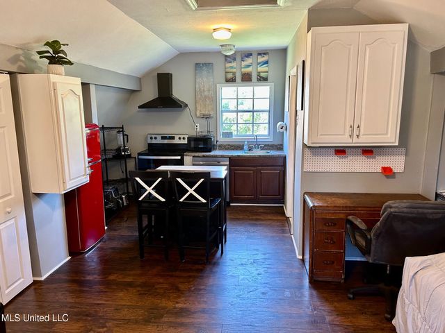 172 Claiborne Street, Biloxi, MS 39530