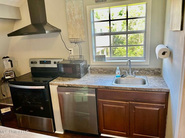 172 Claiborne Street, Biloxi, MS 39530