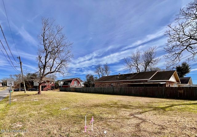 172 Claiborne Street, Biloxi, MS 39530