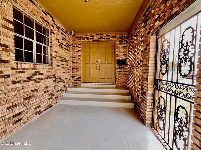 172 Claiborne Street, Biloxi, MS 39530