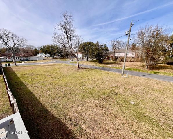 172 Claiborne Street, Biloxi, MS 39530