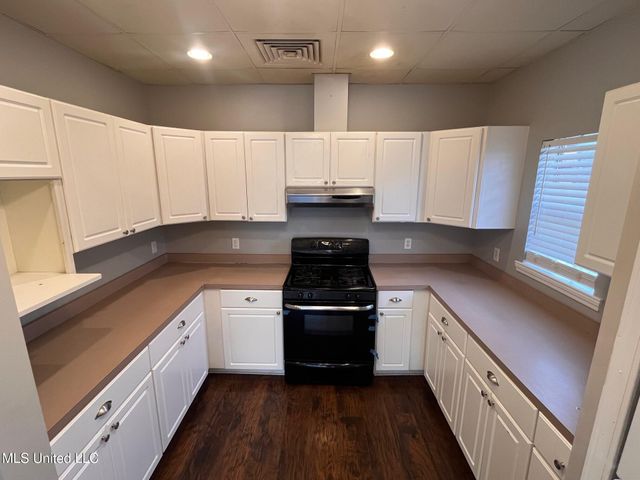 172 Claiborne Street, Biloxi, MS 39530