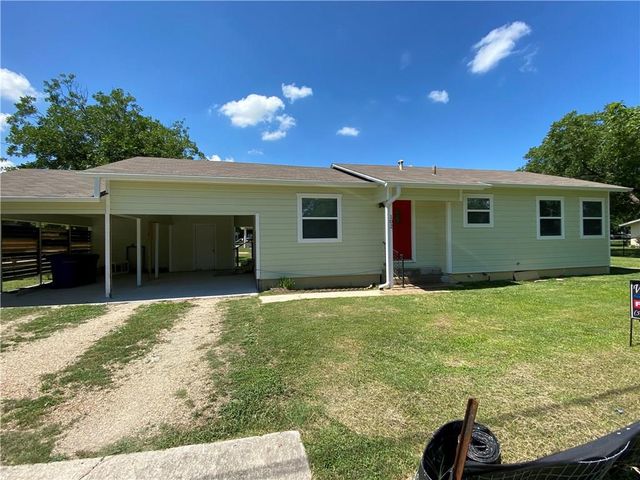 102 E Live Oak ST, Hutto, TX 78634