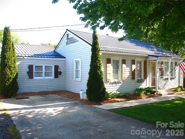316 Hazelwood Avenue, Waynesville, NC 28786