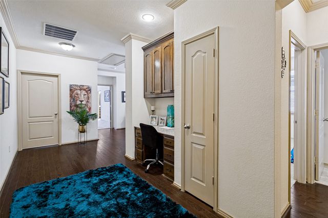 218 Buckingham Avenue, Euless, TX 76040