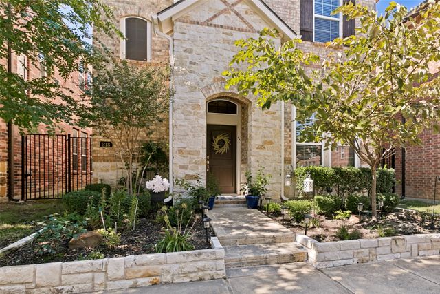 218 Buckingham Avenue, Euless, TX 76040