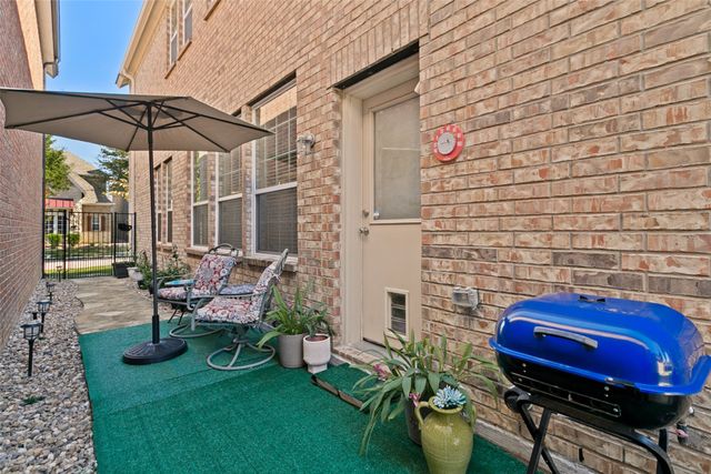 218 Buckingham Avenue, Euless, TX 76040