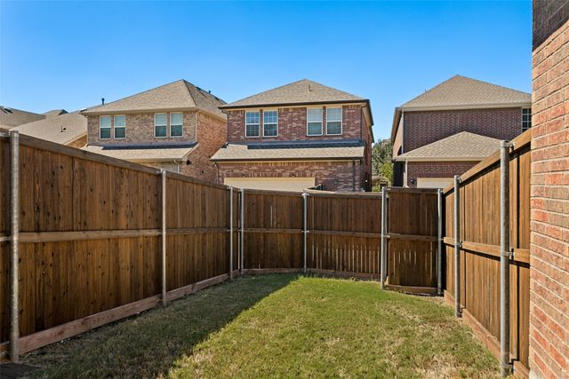 218 Buckingham Avenue, Euless, TX 76040