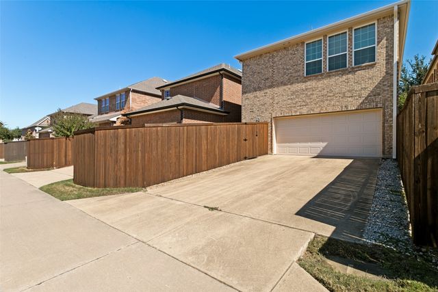 218 Buckingham Avenue, Euless, TX 76040