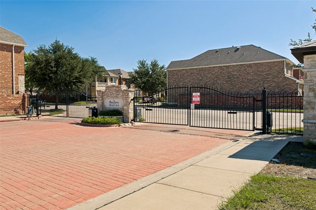 218 Buckingham Avenue, Euless, TX 76040