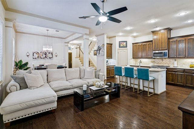 218 Buckingham Avenue, Euless, TX 76040