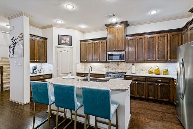 218 Buckingham Avenue, Euless, TX 76040
