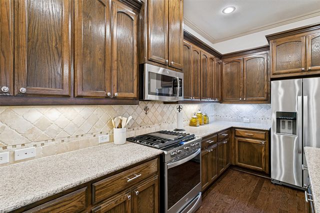 218 Buckingham Avenue, Euless, TX 76040
