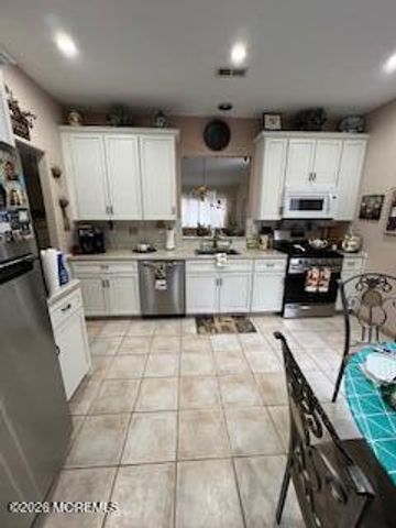 26 Florence Drive, Manchester, NJ 08759